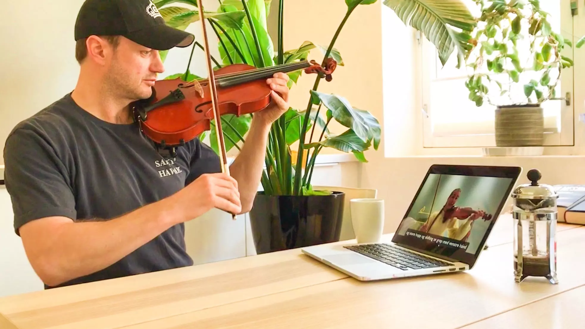 kirsti.music AS | Kirsti Hille - Geigenlehrerin - Akademie - Geige lernen auf die supercoole Art