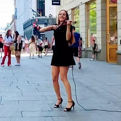 kirsti.music AS | Kirsti Hille violin artist and teacher plays Viva la Vida (Coldplay) on her violin